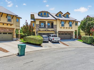 23922 Stately Oaks