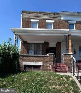 2891 Pelham Ave