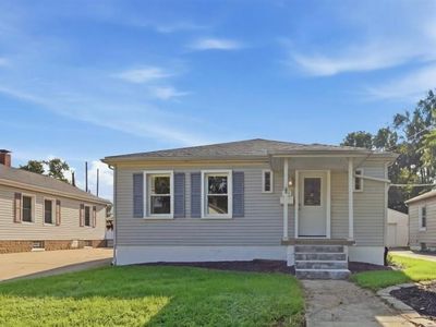 1005 N Western Ave