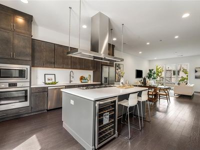 241 Maynard Ter SE APT 20