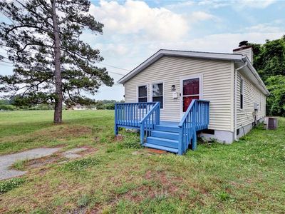 1942 Box St