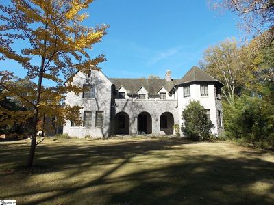 905B E Greenville St