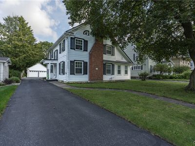 254 Flower Ave W