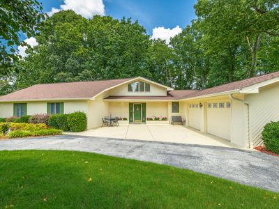 6422 Lake Shadows Cir