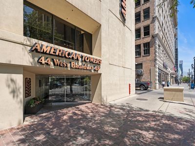 48 W Broadway APT 2006N