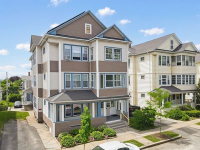 17 N Woodford St