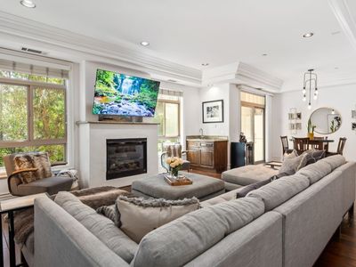 11582 Moorpark St Unit 104
