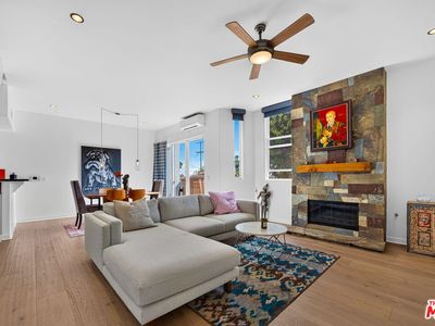 650 Rose Ave APT 2
