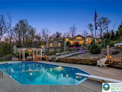 1284 Burger Hollow Rd