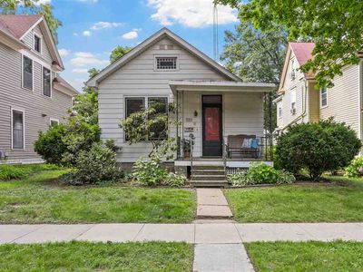 323 Brown St