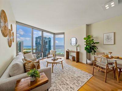 1001 Queen St #3206