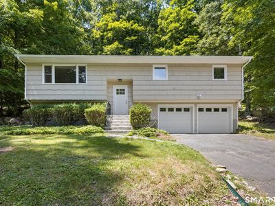 Property at 2 Oakwood Drive, New Fairfield, CT