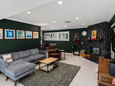 5545 Whitsett Ave APT 8