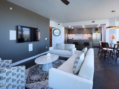 140 E RIO SALADO Parkway #207