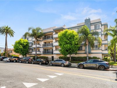 535 W 4th St