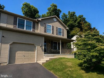Property at 222 Bainbridge Cir, Sinking Spring, PA