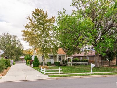 1073 S Navajo St W