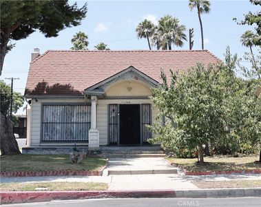 4131 S Hobart Blvd