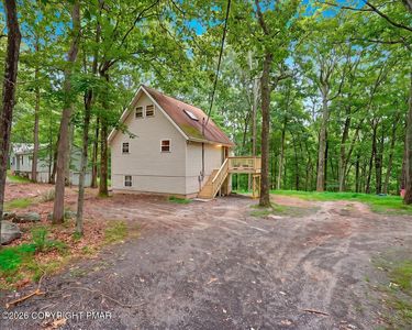 Property at 550 Whippoorwill Dr, Bushkill, PA