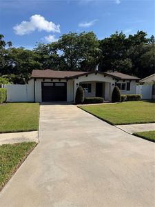 197 Irwin St W