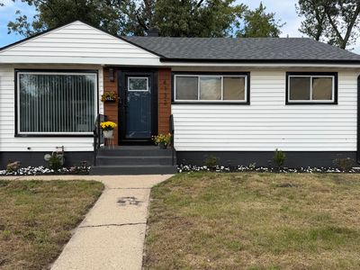 4132 E 11th Pl