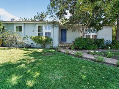 2201 E Glenoaks Blvd