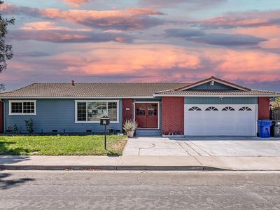 790 Hillsdale Dr