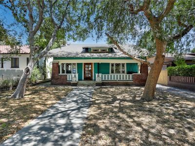 892 N Chester Ave
