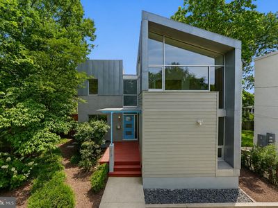 213 E Raymond Ave