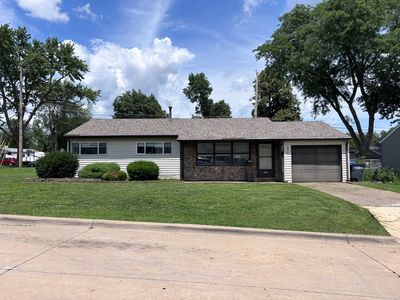Property at 1904 Oak St, Bettendorf, IA