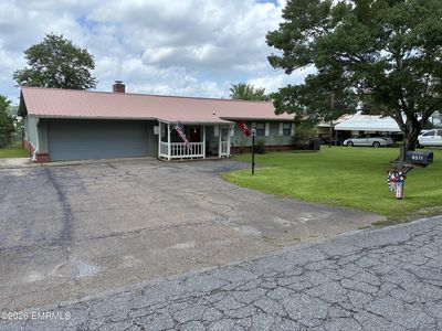 8511 E Pkwy S