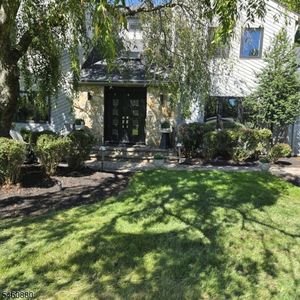 2 Sweet Briar Ct