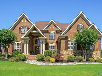 27 Lake Forest Blvd SW