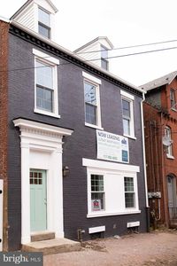 449 W King St