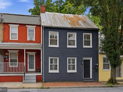 437 W South St