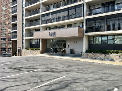 44 Strawberry Hill Ave APT 2P