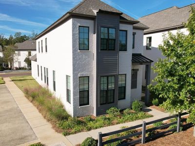 105 Farm View Dr #106