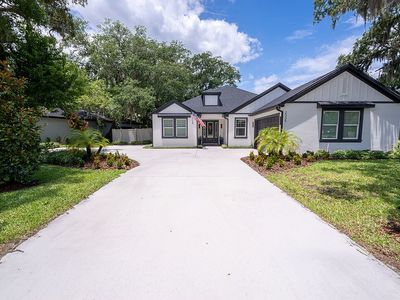 2335 Alafaya Trl