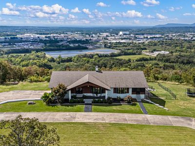 11 Bluff Dr