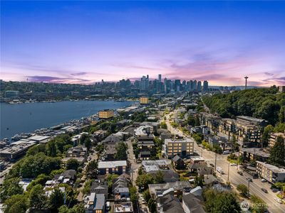 2035 Waverly Place N