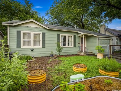 2022 W Craig Place
