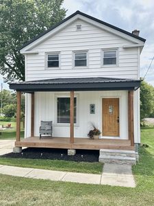 98 E Commerce St