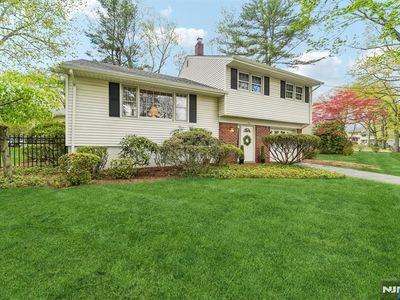 Property at 26 Burns Pl, Cresskill, NJ
