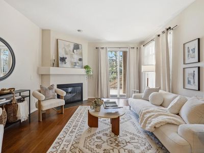 550 Camino De La Reina Unit 107