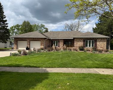 412 Stratford Ln