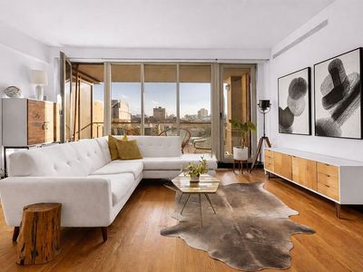144 N 8th St APT 4B
