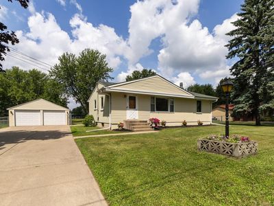 1957 Payne Ave N