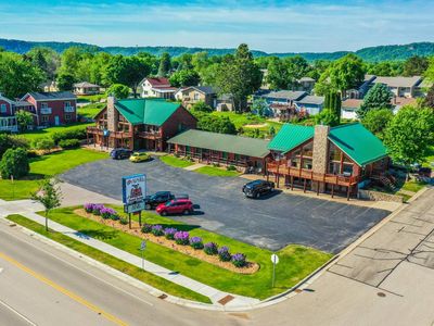 1127 N Lakeshore Dr
