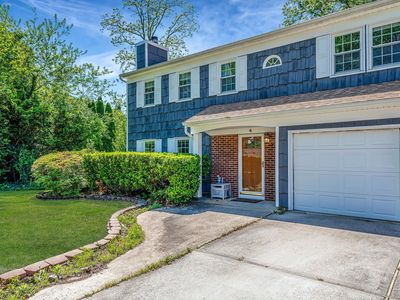 Property at 4 Hillcrest Lane, Ridge, NY
