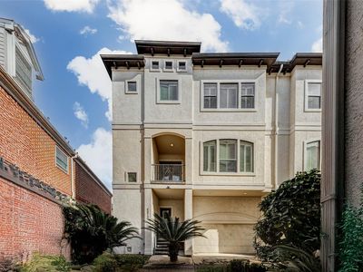 6873 Staffordshire Blvd